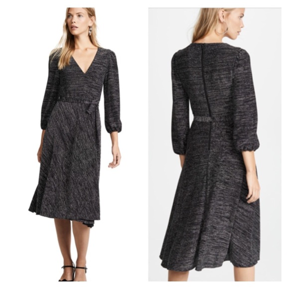 Alice + Olivia Dresses & Skirts - Host Pick 🎉 Alice + Olivia Coco plunging metallic V-neck dress